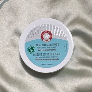 First Aid Beauty-  Facial Radiance Pads